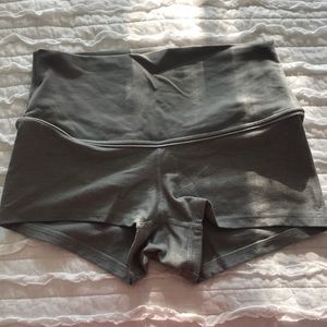 Lululemon boogie shorts size 6